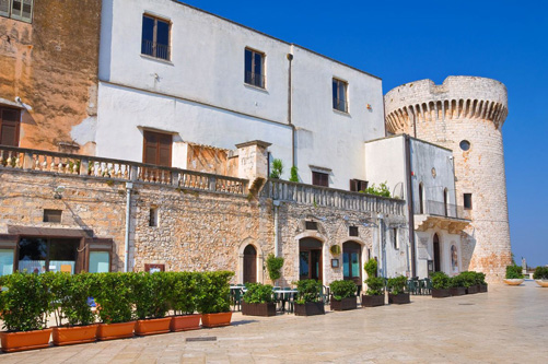 conversano, pouilles, place concordia
