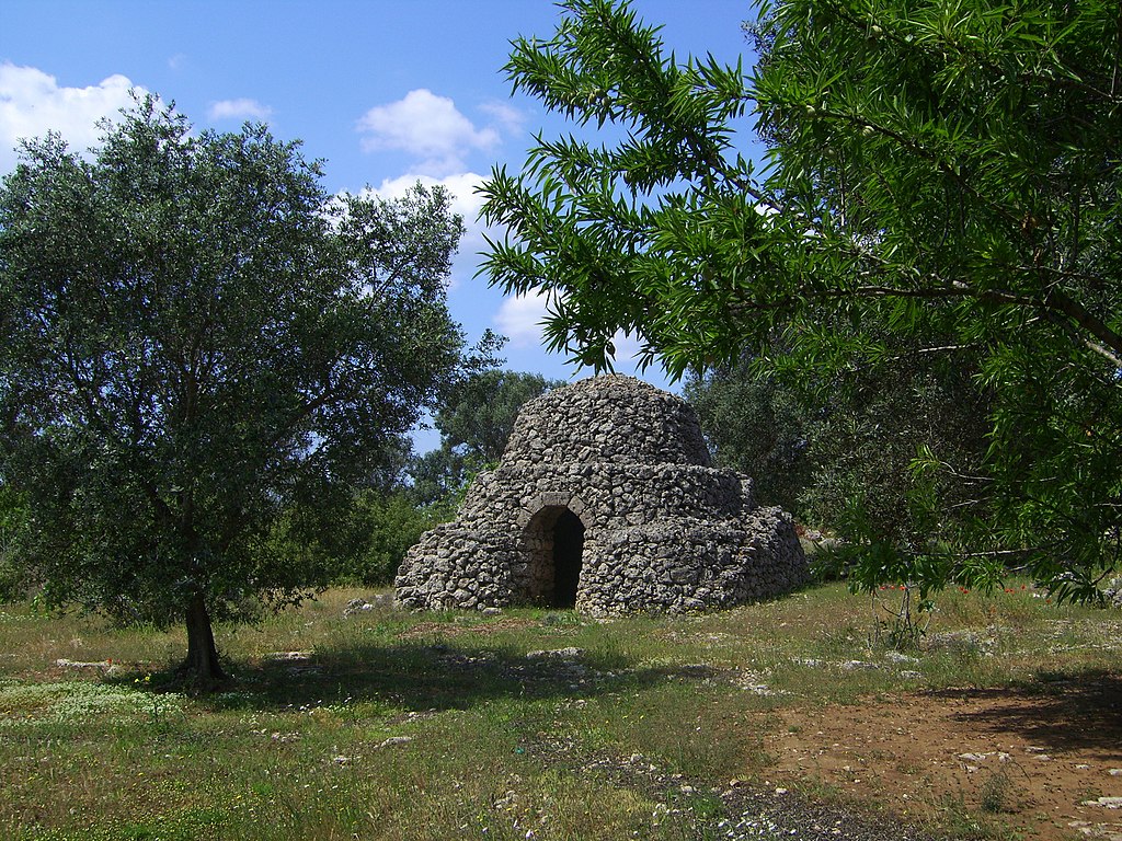 Pouilles, trullo en campagne