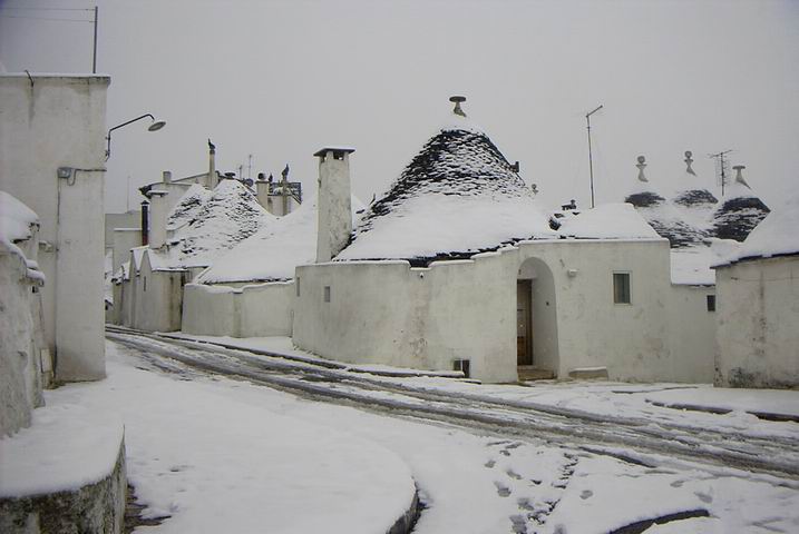 pouilles, alberobello neige