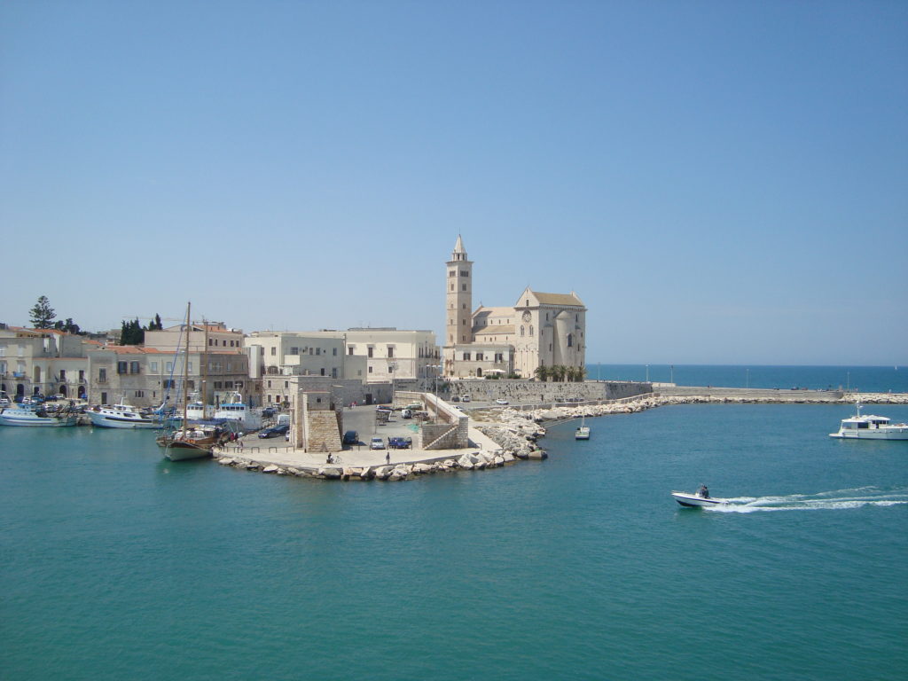 pouilles, trani, cathédrale