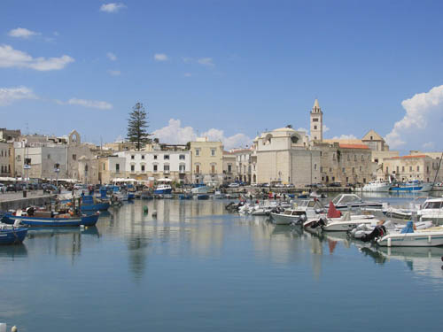 pouilles, trani, port